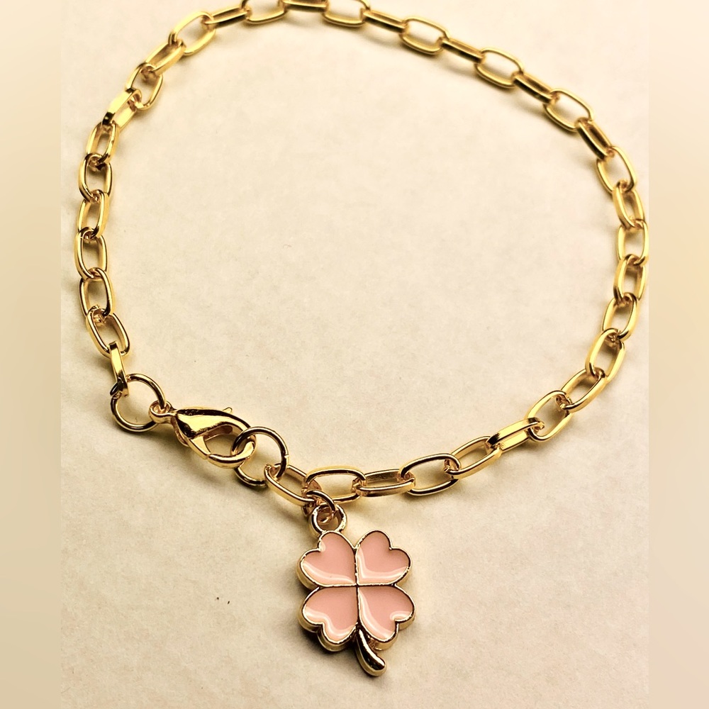 🍀$3 ‼️💕Pink clover 4 leaf clover bracelet